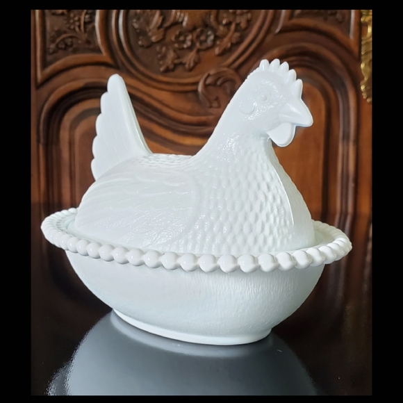 Vntge Milk Glass Hen On Nest Dish - Picture 9 of 9